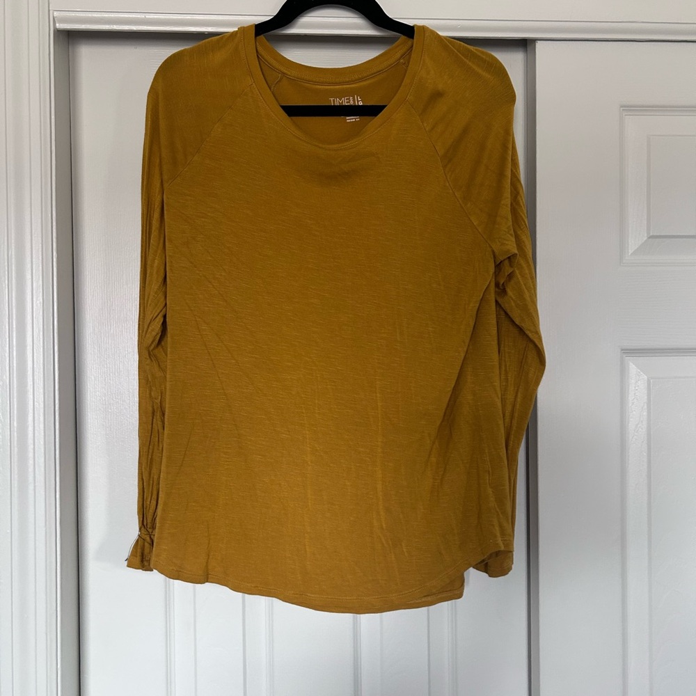 Time and Tru Golden Long Sleeve Women's Tee